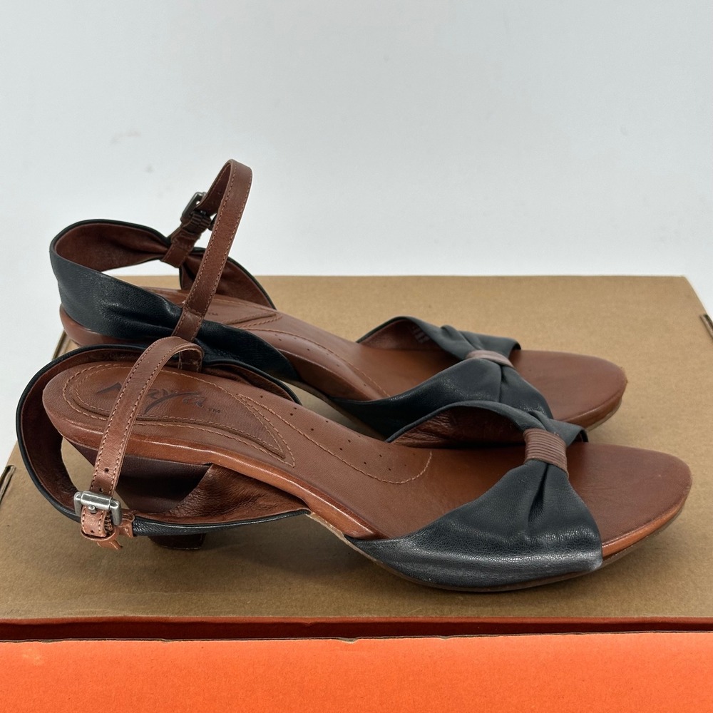 Naya Telluride Brown Black Bow Open Toe Ankle Buckle Strap Mini Low Heel 7.5 M - Picture 2 of 8